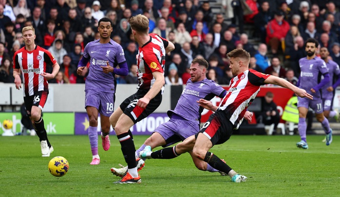 Salah tái xuất, Liverpool thắng Brentford giữ vững ngôi đầu Ngoại hạng Anh- Ảnh 4.