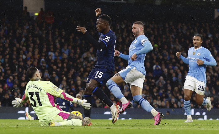 Thoát thua Chelsea, Man City lo hết cơ hội giữ cúp vô địch- Ảnh 3. Thoát thua Chelsea, Man City lo hết cơ hội giữ cúp vô địch- Ảnh 3.