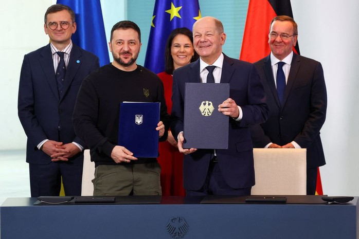 Pháp và Đức cam kết hậu thuẫn dài hạn cho Ukraine- Ảnh 2. Pháp và Đức cam kết hậu thuẫn dài hạn cho Ukraine- Ảnh 2.