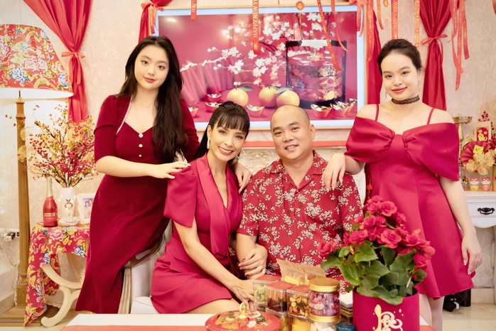 Showbiz Việt: Loạt sao tưng bừng du Xuân Giáp Thìn- Ảnh 11. Showbiz Việt: Loạt sao tưng bừng du Xuân Giáp Thìn- Ảnh 11.