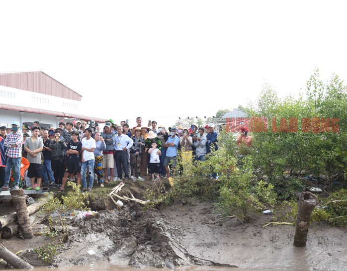 VIDEO: Hàng ngàn người "đội nắng" đến với một lễ hội ở miền Tây - Ảnh 6. VIDEO: Hàng ngàn người "đội nắng" đến với một lễ hội ở miền Tây - Ảnh 6.