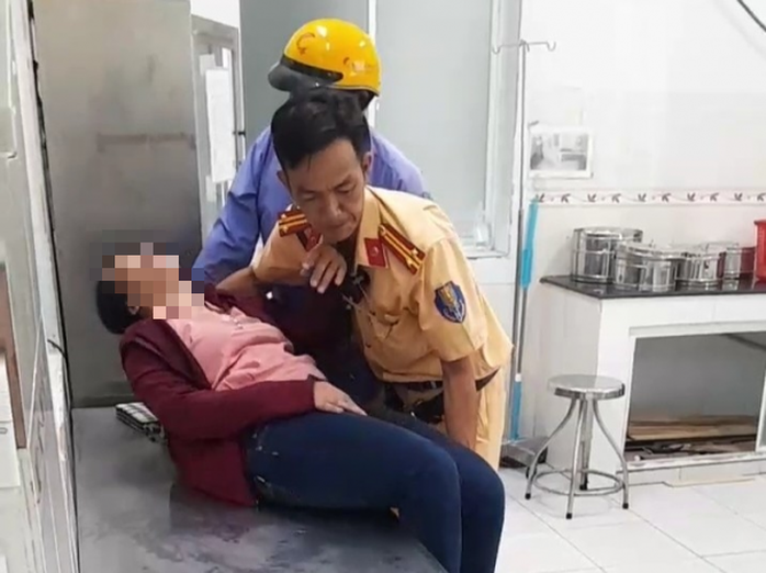Người đàn ông viết thư cảm ơn hành động đẹp của CSGT Bạc Liêu- Ảnh 1. Người đàn ông viết thư cảm ơn hành động đẹp của CSGT Bạc Liêu- Ảnh 1.