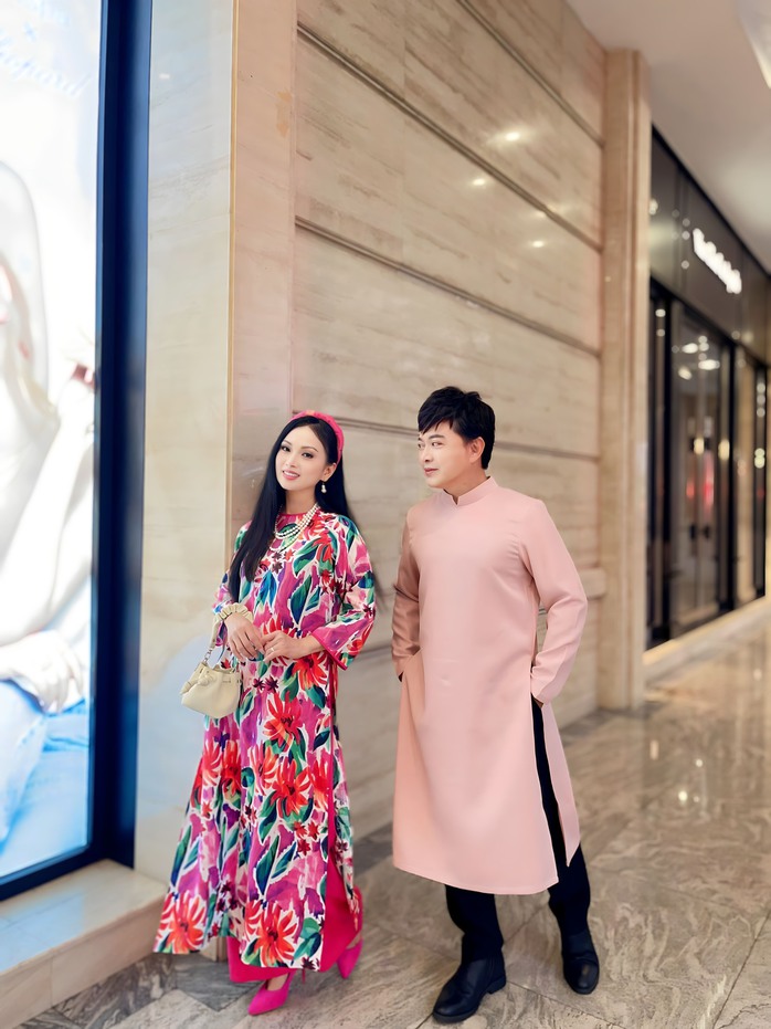 Showbiz Việt: Loạt sao tưng bừng du Xuân Giáp Thìn- Ảnh 13. Showbiz Việt: Loạt sao tưng bừng du Xuân Giáp Thìn- Ảnh 13.