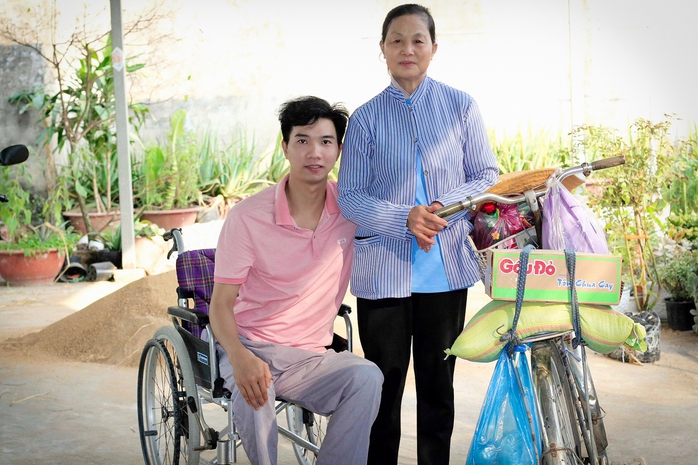 "Xuân sum vầy - Tết sẻ chia": Chiếc xe lăn nối chặng đường xuân- Ảnh 6. "Xuân sum vầy - Tết sẻ chia": Chiếc xe lăn nối chặng đường xuân- Ảnh 6.