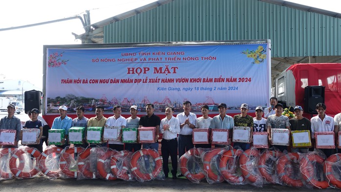Ngư dân Kiên Giang xuất hành vươn khơi với lời hứa đặc biệt- Ảnh 1. Ngư dân Kiên Giang xuất hành vươn khơi với lời hứa đặc biệt- Ảnh 1.