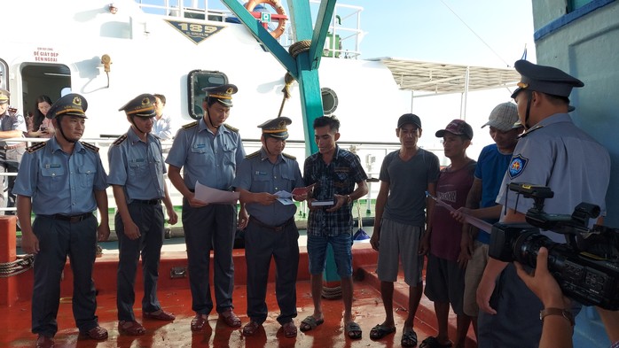 Ngư dân Kiên Giang xuất hành vươn khơi với lời hứa đặc biệt- Ảnh 3. Ngư dân Kiên Giang xuất hành vươn khơi với lời hứa đặc biệt- Ảnh 3.
