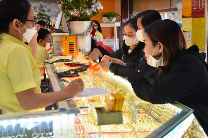 Giá vàng SJC, vàng nhẫn tăng cao, có nên mua "lướt sóng" ngày Thần Tài?- Ảnh 1. Giá vàng SJC, vàng nhẫn tăng cao, có nên mua "lướt sóng" ngày Thần Tài?- Ảnh 1.