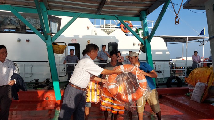 Ngư dân Kiên Giang xuất hành vươn khơi với lời hứa đặc biệt- Ảnh 4. Ngư dân Kiên Giang xuất hành vươn khơi với lời hứa đặc biệt- Ảnh 4.