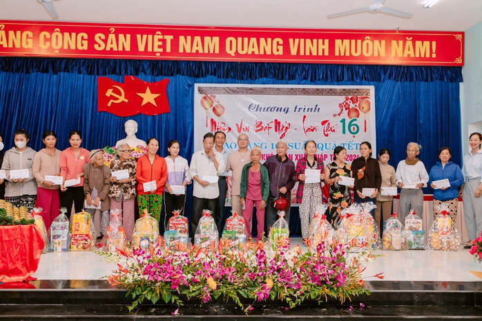 “Xuân sum vầy, Tết sẻ chia”: Quà Tết bất ngờ- Ảnh 1. “Xuân sum vầy, Tết sẻ chia”: Quà Tết bất ngờ- Ảnh 1.