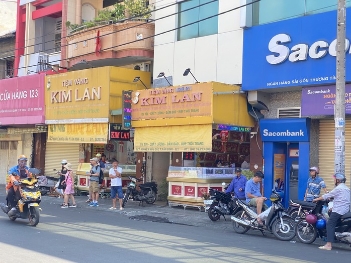 Giá vàng SJC, vàng nhẫn tăng cao, có nên mua "lướt sóng" ngày Thần Tài?- Ảnh 2. Giá vàng SJC, vàng nhẫn tăng cao, có nên mua "lướt sóng" ngày Thần Tài?- Ảnh 2.