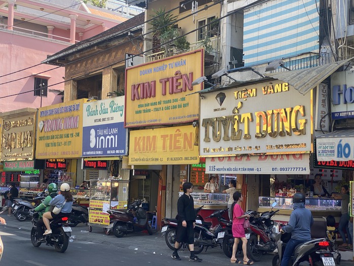Giá vàng SJC, vàng nhẫn tăng cao, có nên mua "lướt sóng" ngày Thần Tài?- Ảnh 3. Giá vàng SJC, vàng nhẫn tăng cao, có nên mua "lướt sóng" ngày Thần Tài?- Ảnh 3.