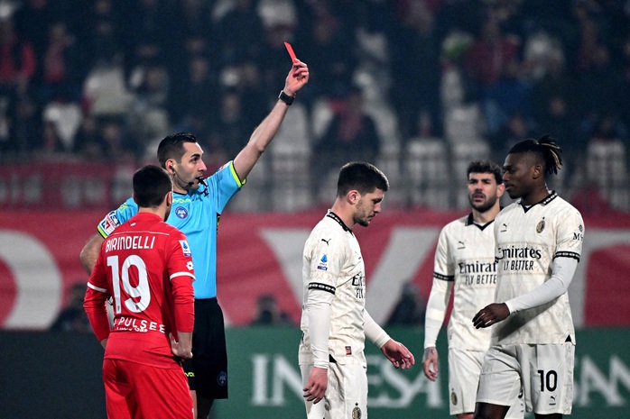 AC Milan thua đậm, vuột cơ hội giành ngôi nhì Serie A- Ảnh 2. AC Milan thua đậm, vuột cơ hội giành ngôi nhì Serie A- Ảnh 2.