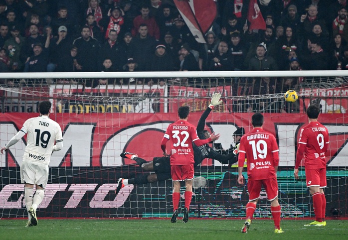 AC Milan thua đậm, vuột cơ hội giành ngôi nhì Serie A- Ảnh 1. AC Milan thua đậm, vuột cơ hội giành ngôi nhì Serie A- Ảnh 1.