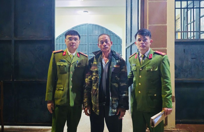 Bắt giam người đàn ông chửi bới, đánh công an khi kiểm tra nồng độ cồn- Ảnh 1. Bắt giam người đàn ông chửi bới, đánh công an khi kiểm tra nồng độ cồn- Ảnh 1.