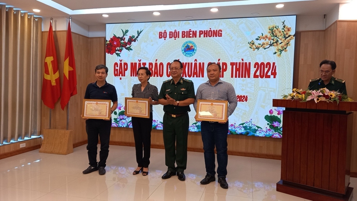 Bộ đội Biên phòng đẩy mạnh hợp tác tuyên truyền với báo chí- Ảnh 1. Bộ đội Biên phòng đẩy mạnh hợp tác tuyên truyền với báo chí- Ảnh 1.