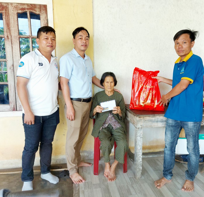 “Xuân sum vầy, Tết sẻ chia”: Nghĩa đồng bào lấp lánh- Ảnh 3. “Xuân sum vầy, Tết sẻ chia”: Nghĩa đồng bào lấp lánh- Ảnh 3.