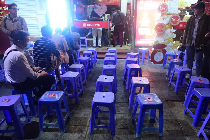 Hình ảnh khác lạ tại tiệm vàng ở Hà Nội ngày vía Thần Tài- Ảnh 2.