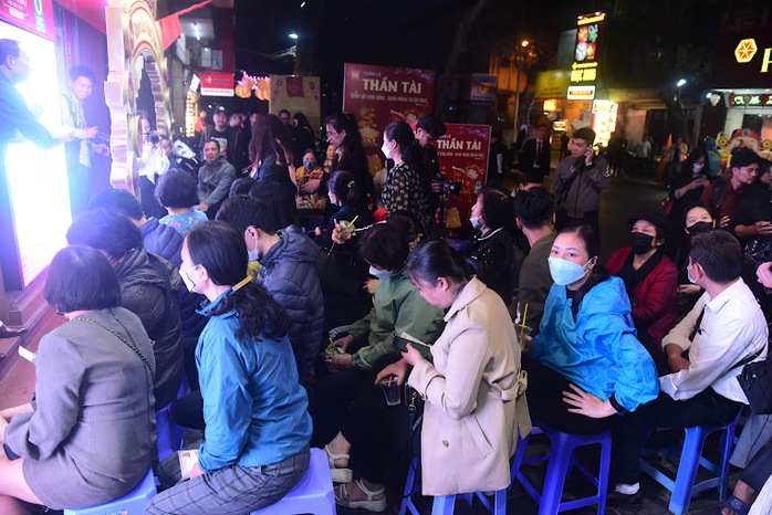 Hình ảnh khác lạ tại tiệm vàng ở Hà Nội ngày vía Thần Tài- Ảnh 5.
