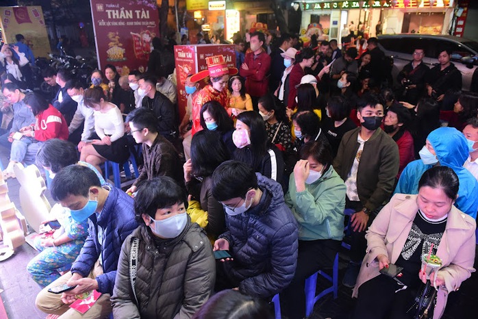Hình ảnh khác lạ tại tiệm vàng ở Hà Nội ngày vía Thần Tài- Ảnh 7.