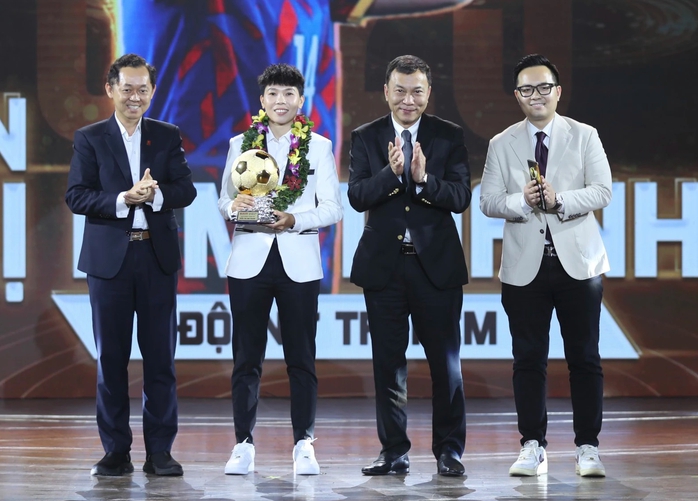 Hoàng Đức và Kim Thanh thổ lộ sau khi đoạt Quả bóng vàng 2023- Ảnh 2. Hoàng Đức và Kim Thanh thổ lộ sau khi đoạt Quả bóng vàng 2023- Ảnh 2.