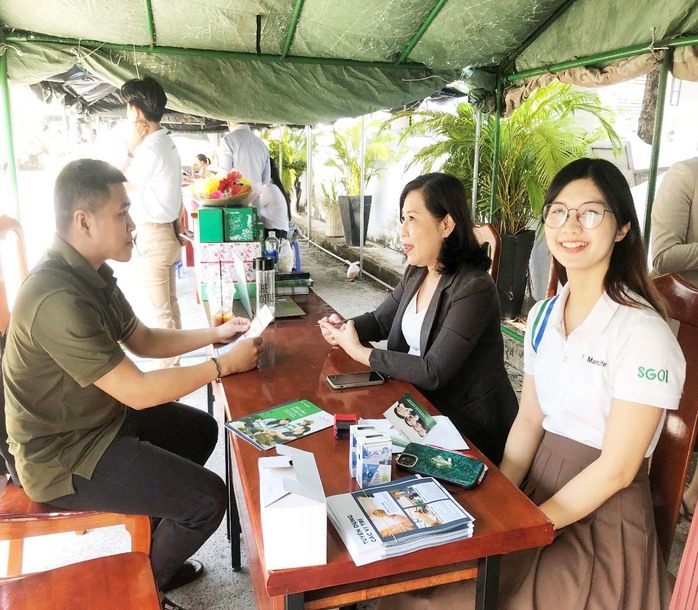 Người lao động tham gia sàn giao dịch việc làm do Trung tâm DVVL TP tổ chức Người lao động tham gia sàn giao dịch việc làm do Trung tâm DVVL TP tổ chức