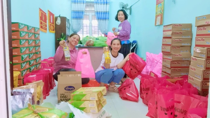 "Xuân sum vầy - Tết sẻ chia": Trò có Tết, thầy cô mới vui Xuân- Ảnh 2. "Xuân sum vầy - Tết sẻ chia": Trò có Tết, thầy cô mới vui Xuân- Ảnh 2.