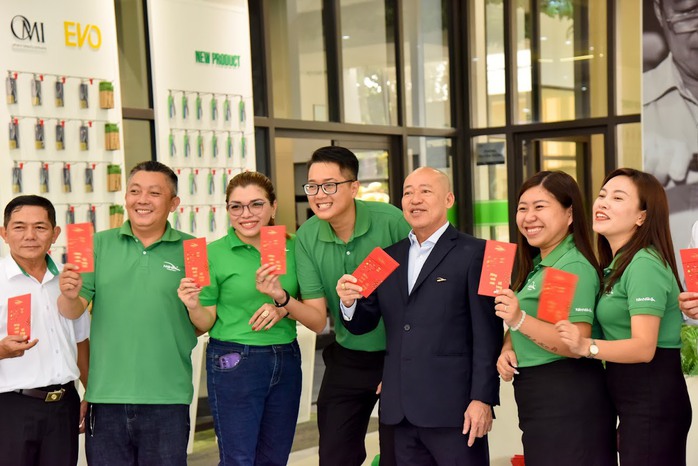 Một doanh nghiệp chi 500 triệu đồng bốc thăm trúng thưởng cho công nhân- Ảnh 1. Một doanh nghiệp chi 500 triệu đồng bốc thăm trúng thưởng cho công nhân- Ảnh 1.