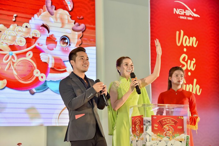 Một doanh nghiệp chi 500 triệu đồng bốc thăm trúng thưởng cho công nhân- Ảnh 2. Một doanh nghiệp chi 500 triệu đồng bốc thăm trúng thưởng cho công nhân- Ảnh 2.