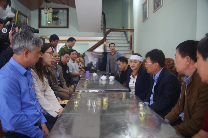Vụ tai nạn 3 người chết trên cao tốc Cam Lộ - La Sơn: Chuyến du xuân định mệnh- Ảnh 1. Vụ tai nạn 3 người chết trên cao tốc Cam Lộ - La Sơn: Chuyến du xuân định mệnh- Ảnh 1.