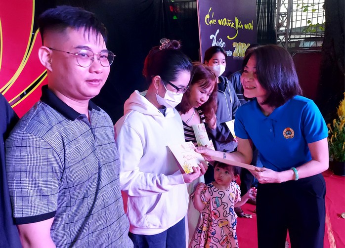 Chăm lo thiết thực cho người lao động đón Tết xa quê- Ảnh 1. Chăm lo thiết thực cho người lao động đón Tết xa quê- Ảnh 1.