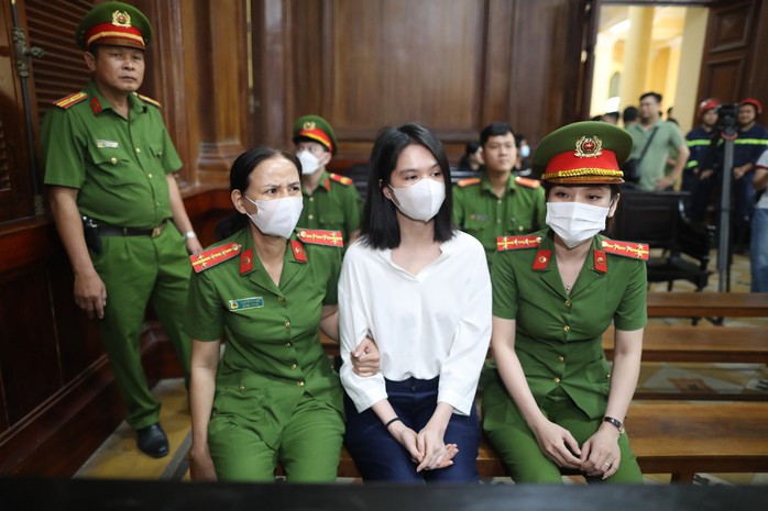 Bị cáo Trần Thị Ngọc Trinh tại tòa Bị cáo Trần Thị Ngọc Trinh tại tòa