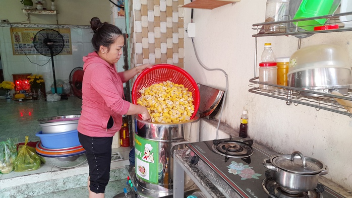 Người mẹ của bệnh nhi ung thư- Ảnh 1. Người mẹ của bệnh nhi ung thư- Ảnh 1.