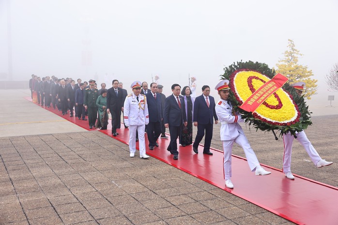 Lãnh đạo Đảng, Nhà nước vào Lăng viếng Chủ tịch Hồ Chí Minh- Ảnh 1. Lãnh đạo Đảng, Nhà nước vào Lăng viếng Chủ tịch Hồ Chí Minh- Ảnh 1.