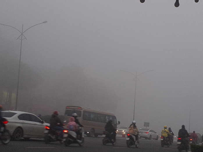 Trời Hà Nội sương mù dày dặc