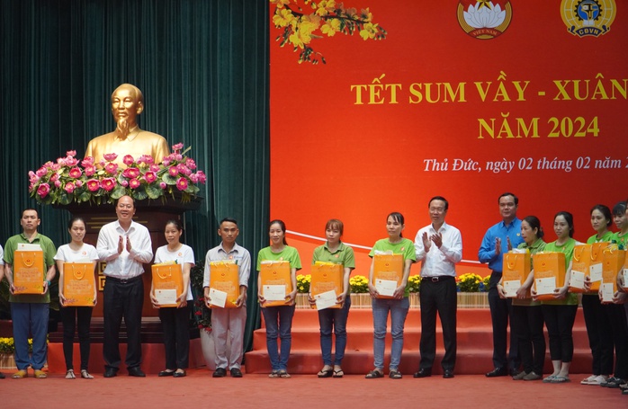 Để mọi nhà đều có Tết- Ảnh 1. Để mọi nhà đều có Tết- Ảnh 1.