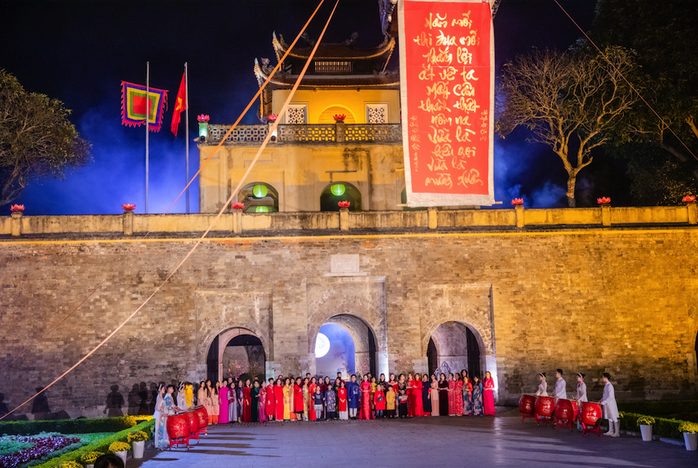 "Tết nghĩa là hy vọng" trong năm mới Giáp Thìn- Ảnh 1. "Tết nghĩa là hy vọng" trong năm mới Giáp Thìn- Ảnh 1.