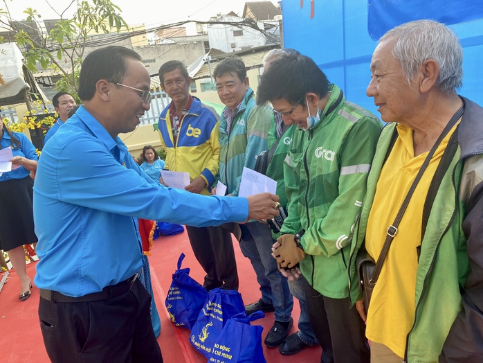 Chăm lo thiết thực cho người lao động đón Tết xa quê- Ảnh 11. Chăm lo thiết thực cho người lao động đón Tết xa quê- Ảnh 11.