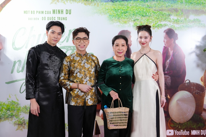Puka, Hoa hậu Tiểu Vy, Jun Vũ khoe sắc rạng ngời!- Ảnh 2. Puka, Hoa hậu Tiểu Vy, Jun Vũ khoe sắc rạng ngời!- Ảnh 2.