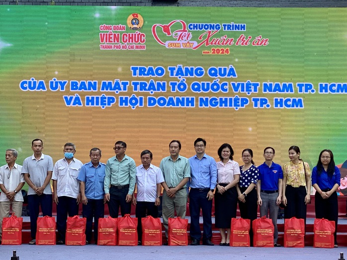 Chăm lo thiết thực cho người lao động đón Tết xa quê- Ảnh 5. Chăm lo thiết thực cho người lao động đón Tết xa quê- Ảnh 5.