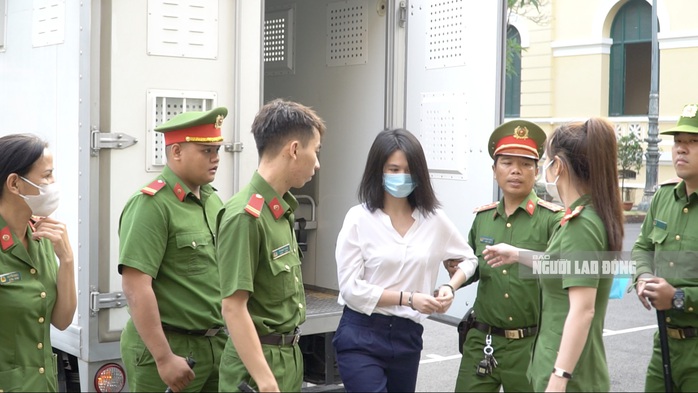 Ngọc Trinh xuất hiện tại tòa sau hơn 3 tháng tạm giam- Ảnh 2. Ngọc Trinh xuất hiện tại tòa sau hơn 3 tháng tạm giam- Ảnh 2.