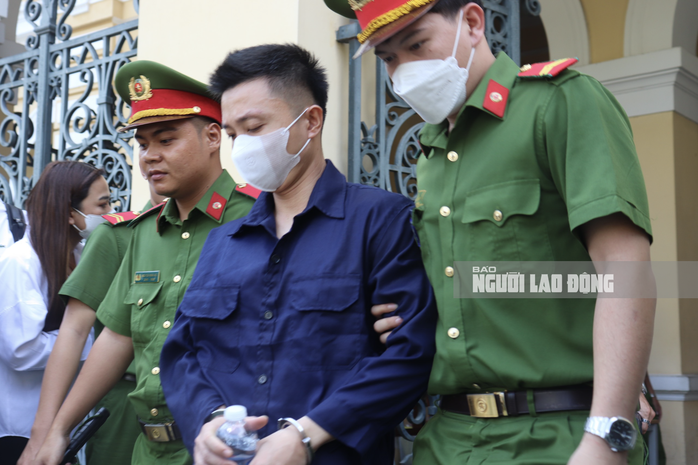 Ngọc Trinh được trả tự do tại tòa- Ảnh 4. Ngọc Trinh được trả tự do tại tòa- Ảnh 4.