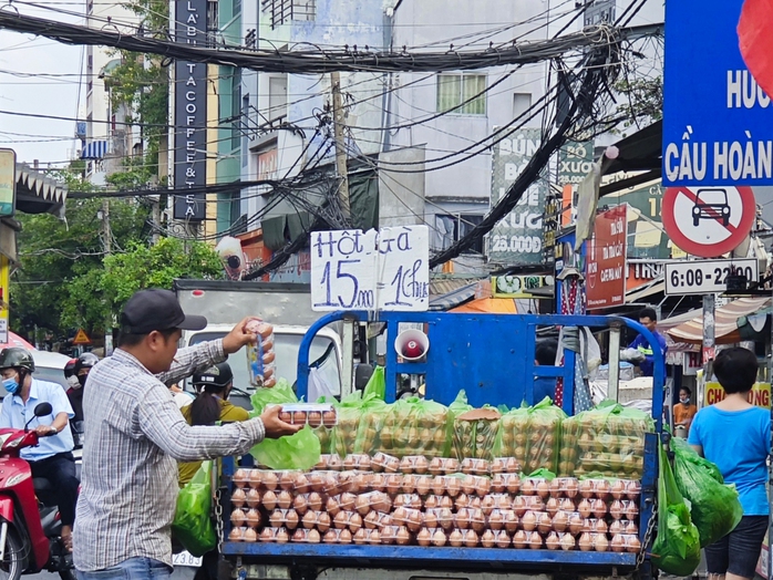 Sức mua thịt, trứng đang yếu- Ảnh 1. Sức mua thịt, trứng đang yếu- Ảnh 1.