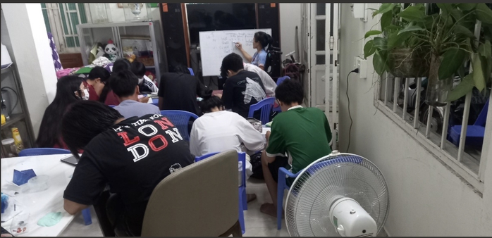 Lớp học tiếng Anh miễn phí của kình ngư Nguyễn Thị Sari Lớp học tiếng Anh miễn phí của kình ngư Nguyễn Thị Sari
