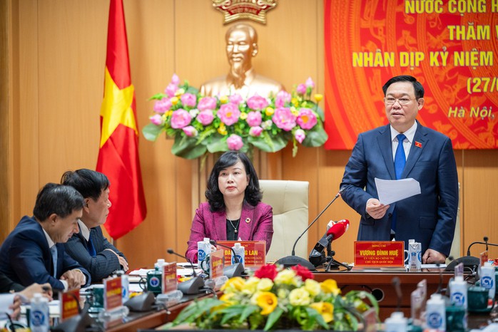 Chủ tịch Quốc hội tri ân, cảm ơn những đóng góp của thầy thuốc, nhân viên y tế- Ảnh 3. Chủ tịch Quốc hội tri ân, cảm ơn những đóng góp của thầy thuốc, nhân viên y tế- Ảnh 3.
