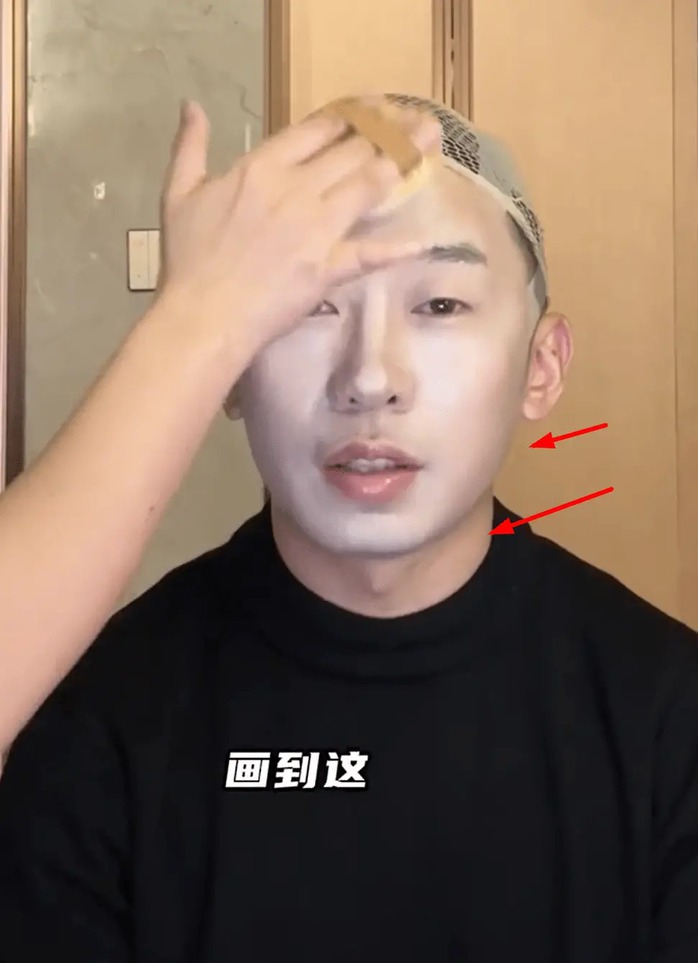 Showbiz Hoa ngữ: Hóa mỹ nam nhờ trang điểm gây sốc!- Ảnh 2.