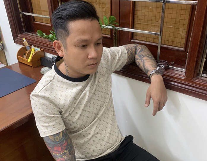 Tuần tra, công an phát hiện đối tượng bị truy nã “lai rai” trong quán nhậu- Ảnh 1. Tuần tra, công an phát hiện đối tượng bị truy nã “lai rai” trong quán nhậu- Ảnh 1.