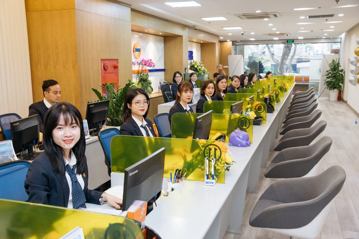 Ngân hàng, công ty chứng khoán đồng loạt thay nhân sự cấp cao- Ảnh 1. Ngân hàng, công ty chứng khoán đồng loạt thay nhân sự cấp cao- Ảnh 1.