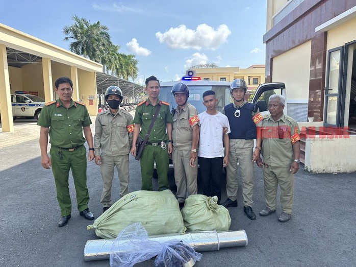 Kiểm tra đột xuất nhà nam sinh viên, công an phát hiện điều bất ngờ- Ảnh 3. Kiểm tra đột xuất nhà nam sinh viên, công an phát hiện điều bất ngờ- Ảnh 3.