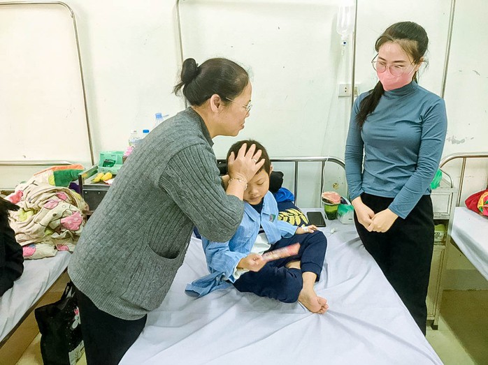 "Xuân sum vầy – Tết sẻ chia": Xuân gửi tình yêu - thắm nồng ân nghĩa- Ảnh 1. "Xuân sum vầy – Tết sẻ chia": Xuân gửi tình yêu - thắm nồng ân nghĩa- Ảnh 1.