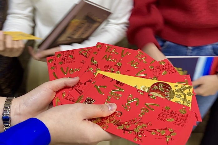 "Xuân sum vầy - Tết sẻ chia": Tết xa nhưng vẫn đậm tình quê- Ảnh 4. "Xuân sum vầy - Tết sẻ chia": Tết xa nhưng vẫn đậm tình quê- Ảnh 4.